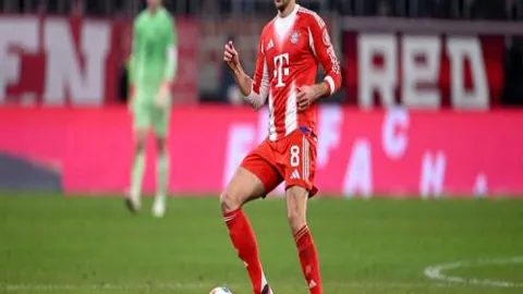 国足主场对阵澳大利亚，球迷期待能否成功得分？